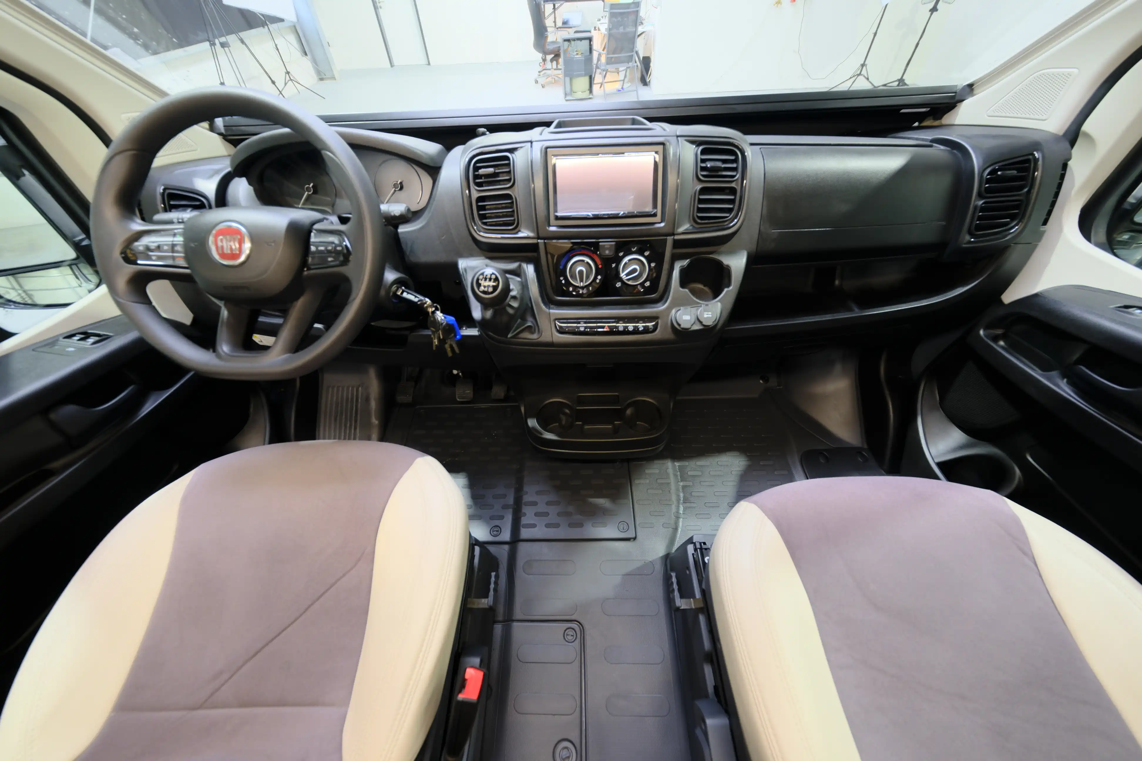 CHALLENGER V 217 VIP Road-Edition - Ansicht 7